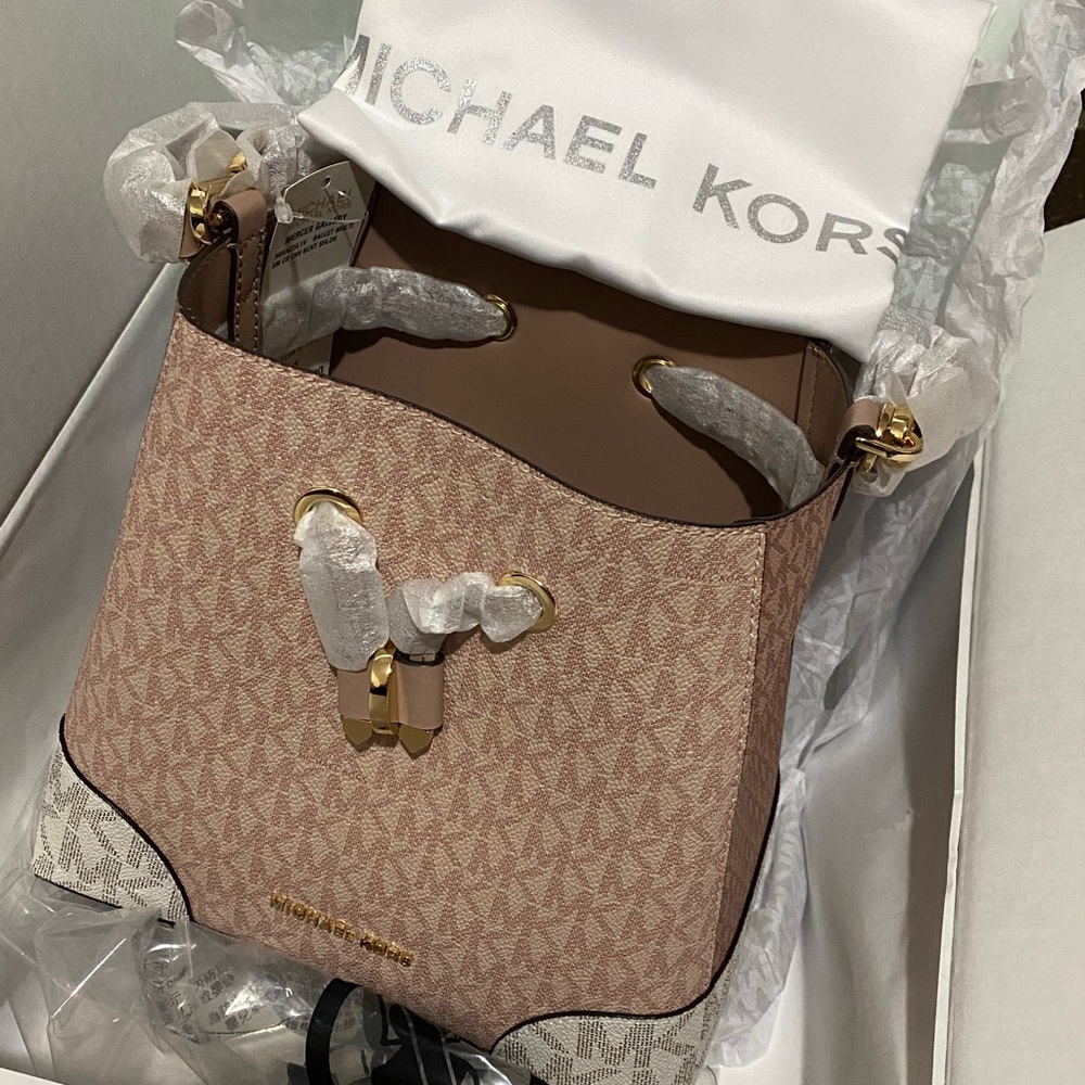 🌸🌷Authentic Brand New Michael Kors bag🌸🌷